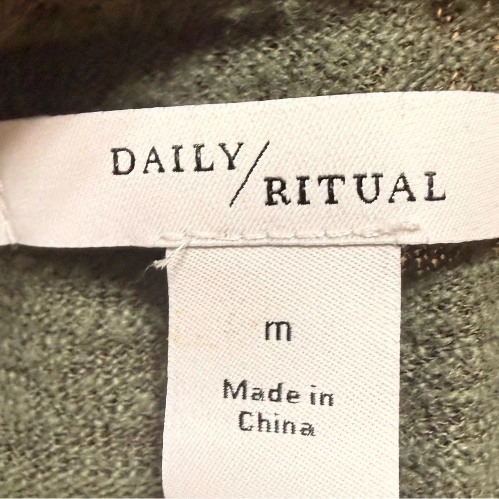 Daily Ritual | Olive V-Neck Sweater | Sz  M